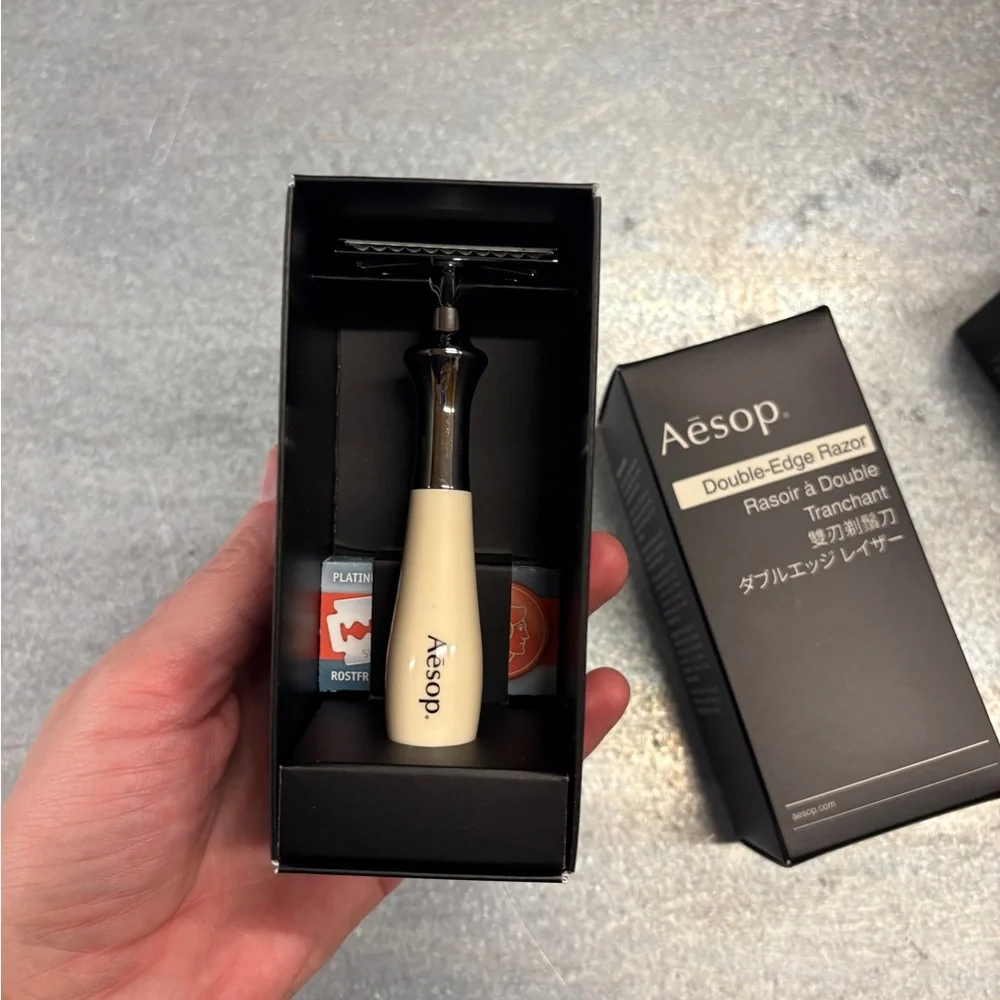 Aesop Shaving Kit - Picture 4 of 6